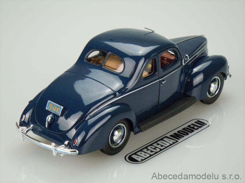 LE188 UH EAGLE'S RACE Voiture 1/18 1:18 Ford Deluxe coupé 1940 rouge