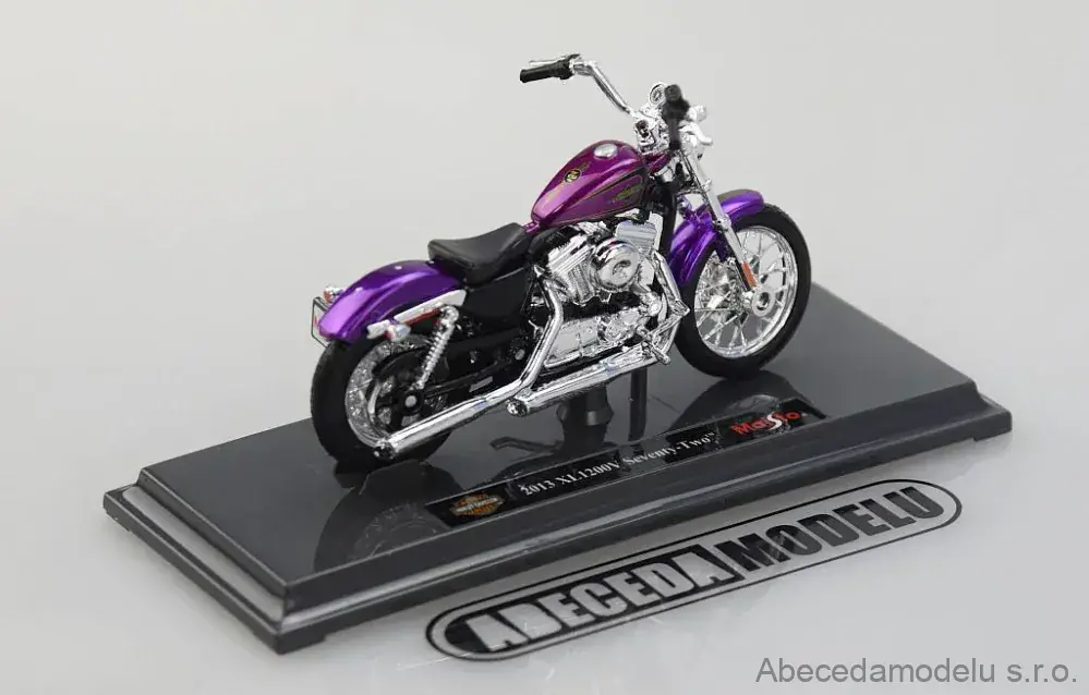 Harley-Davidson 2013 XL 1200V Seventy-Two