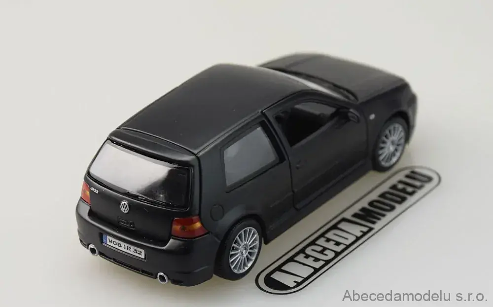 VW Golf R32