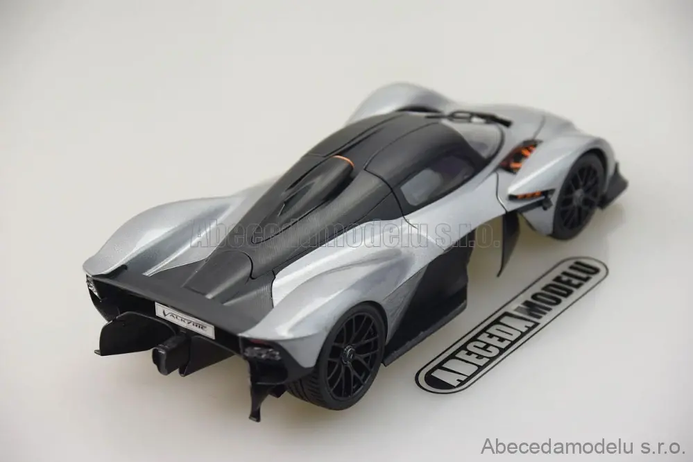 Aston Martin Valkyrie 2022