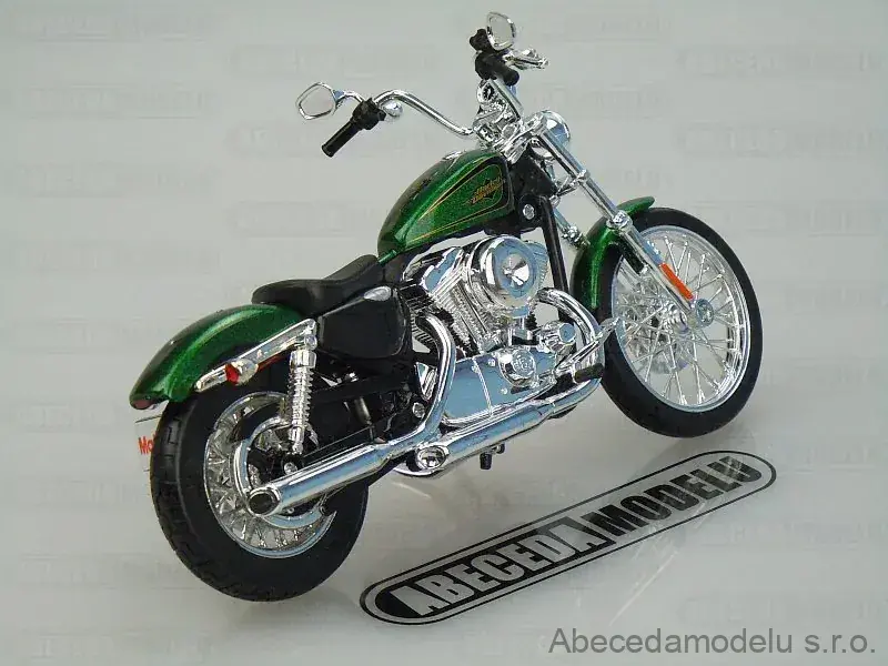 Harley-Davidson 2013 XL 1200V Seventy-Two