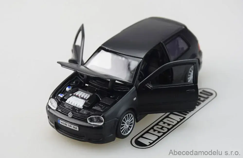 VW Golf R32