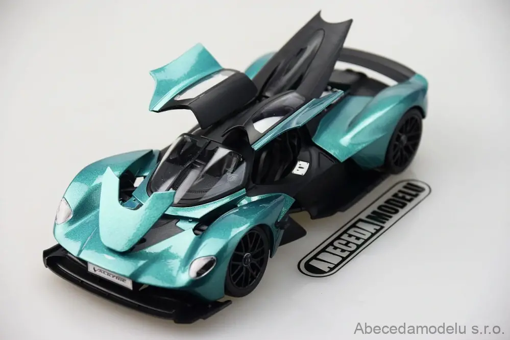 Aston Martin Valkyrie 2022 1:18 Maisto Verde - 19 anos! Loja on-line de miniaturas colecionáveis