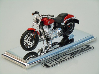 Harley-Davidson 2016 Breakout šedý podstavec